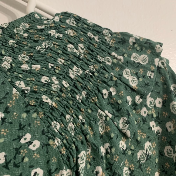 Trendy Green Dress with Flowers - Picture 3 of 13